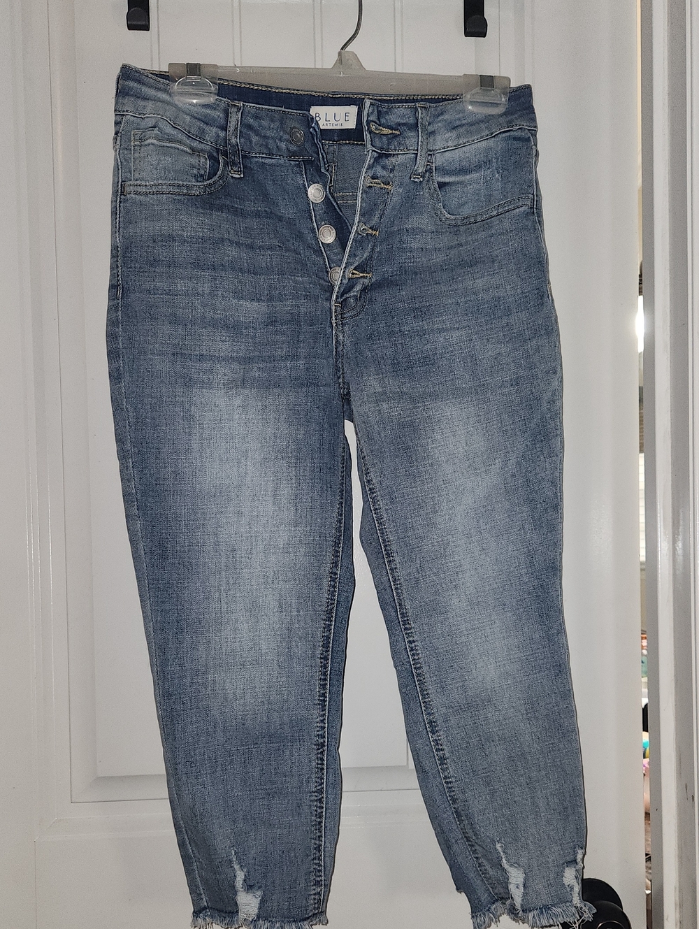 Blue Artemis Women's Mid-Rise Distressed Cropped Jeans - Light Blue